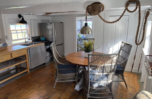 Commercial Street Cabaña | Magical Beachfront Cottage