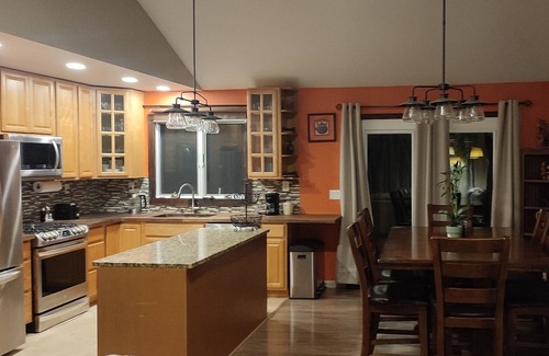Circleville Casa | Magical Cabin Getaway: Lovely Log Home in Warwick