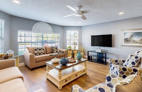 Royal Palm Bay Condominio | Magical condo with playground, pool, hot tub, tennis courts, & washer/dryer