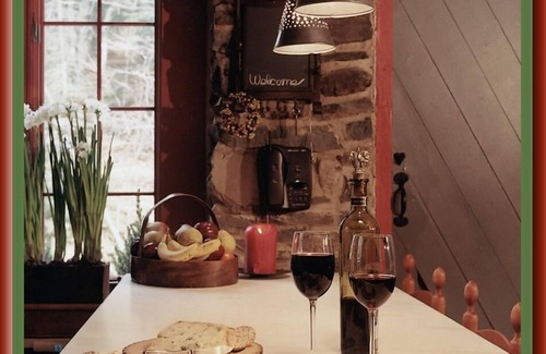 Dingmans Ferry Casa | Magical Cottage at the Governor's Retreat on Dingmans Creek