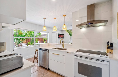 Central Fort Lauderdale Casa | Magical Garden House With Beautiful Heated Pool