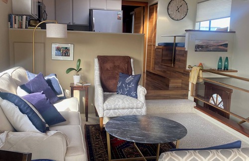 Marin City Alquiler De Eote | Magical, light-filled houseboat with spectacular views.