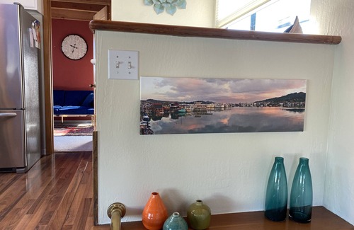 Marin City Alquiler De Eote | Magical, light-filled houseboat with spectacular views.