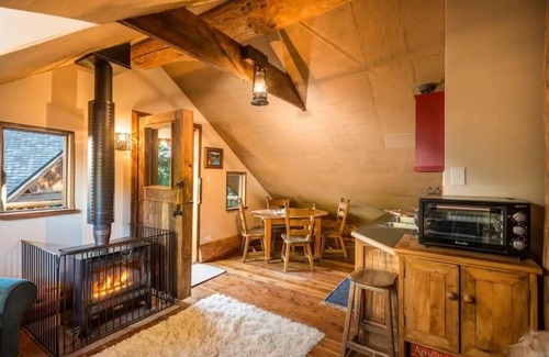 Alexandra Casa | Magical Loft Among the Trees at Homewood Forest Retreat