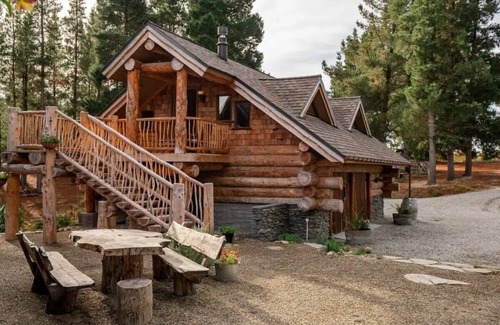 Alexandra Casa | Magical Loft Among the Trees at Homewood Forest Retreat