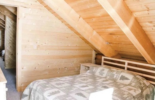 Heber City Cabina | Magical Log Cabin in the Woods. 20 miles from ski resorts. Family Friendly!