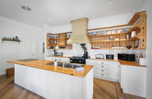 Lucaston Casa | Magical Lucindale - Gorgeous 4 Bedroom House - Lucaston