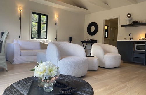 Pacific Palisades Cabaña | Magical Palisades Village …walk to the Village and Ocean Bluffs