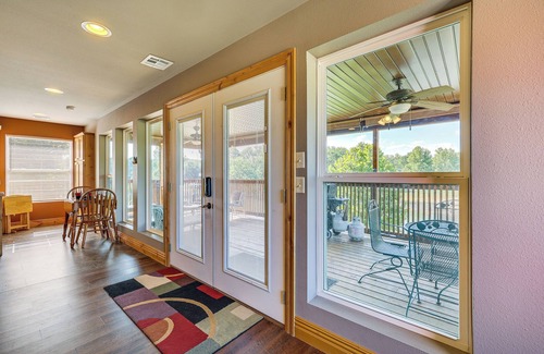 Pineville Cabaña | Magical Pineville Oasis: Gas Grill & Scenic Deck!