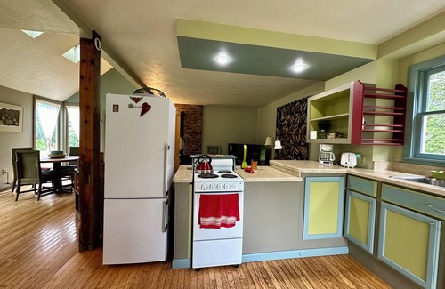 Wellfleet Casa | Reno'd Barn recientemente en más de 8 acres, jardines orgánicos, bosque de pinos tranquilo y aislado