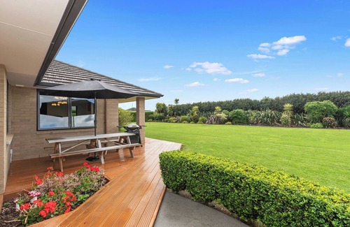 Waipu Casa | Magical Waipu - Central Family Holiday Home