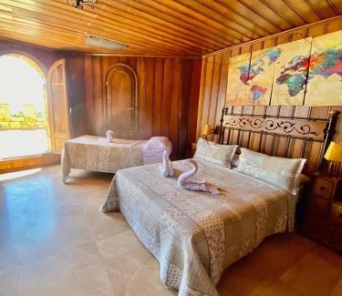 La Cabrera Chalet De Esquí | Magnífico Castillo privado, elevado en la roca