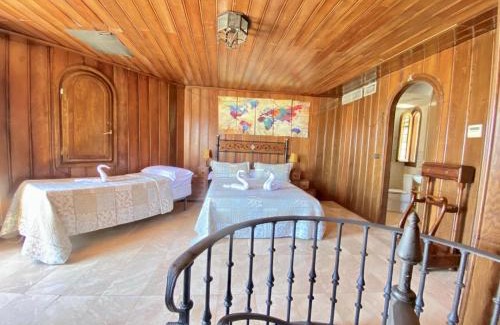 La Cabrera Chalet De Esquí | Magnífico Castillo privado, elevado en la roca