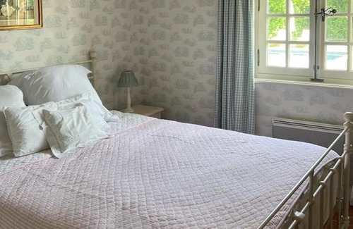 Saint-Etienne-la-Thillaye Casa | Vrbo Property