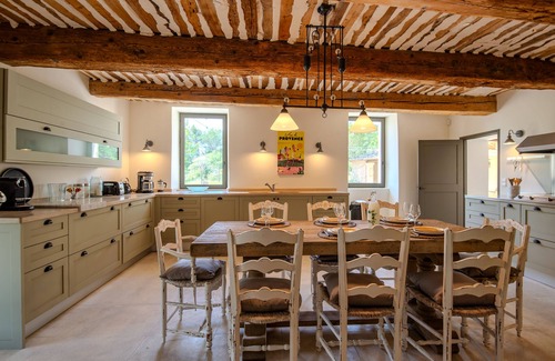 Saint-Saturnin-les-Apt Otro | Magnifique Bastide de 8 Chambres, Piscine Chauffée, Gym, vue Imprenable