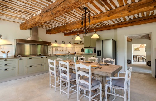 Saint-Saturnin-les-Apt Otro | Magnifique Bastide de 8 Chambres, Piscine Chauffée, Gym, vue Imprenable