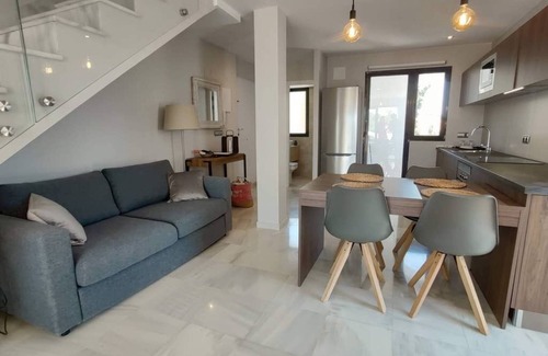 Pueblo Nuevo Condominio | Magnigico dúplex en urb. Jardines de Sotogrande.