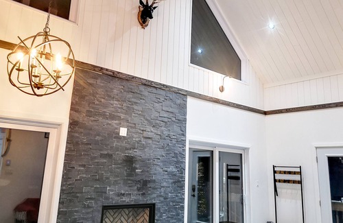 Sainte-Ann-des-Lacs Chalet De Esquí | Magnificent New Cottage for Rent - Near St-Sauveur