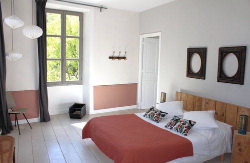 Montmeyran Casa | Magnificent 19th century building with swimming pool