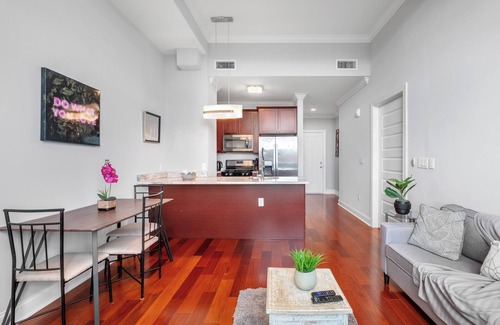 Olde Kensington Apartamento | Magnificent 1BR w/ Pool & Gym