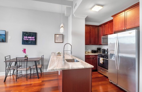 Olde Kensington Apartamento | Magnificent 1BR w/ Pool & Gym