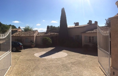 Aups Casa | Magnífica villa de 300 m2 en una ubicación única: calefacción de piscinas, calefacción central, chimeneas