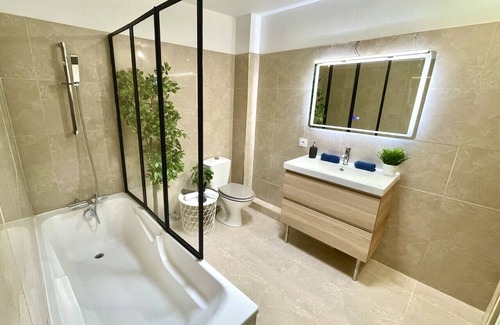 Les Sablettes Apartamento | Magnificent 85m ² With Balcony/In Front Of Sea