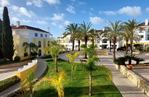 Canada Apartamento | Magnificent apartment located in a condominium with swimming pool and gardens