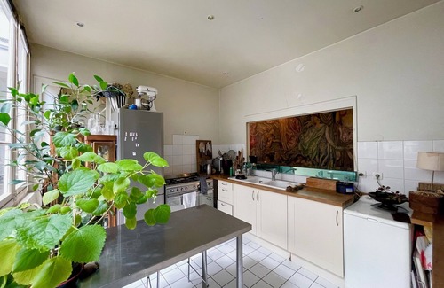 Saint-Vincent-de-Paul Apartamento | Magnificent, Bright Haussmann Apartment Decorated by a Designer