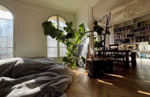 Saint-Vincent-de-Paul Apartamento | Magnificent, Bright Haussmann Apartment Decorated by a Designer