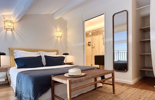 Alleins Cama Y Desayuno | Magnificent charming cottage with panoramic views of the Luberon