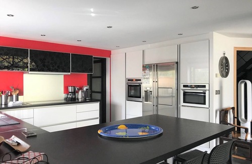 Cabries Villa | Hermosa villa de estilo moderno en una zona verde