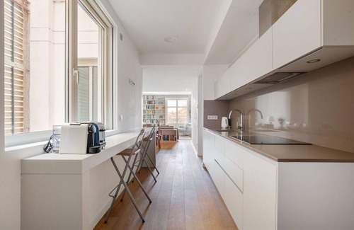 El Born Apartamento | Magnificent El Born 2BR, Great Views, by Blueground
