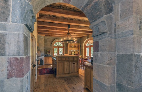 Sonoma Casa | Magnificent Estate, Vineyard Views, Pool and Spa - Sonoma Valley Farm Stay