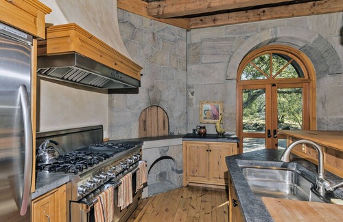 Sonoma Casa | Magnificent Estate, Vineyard Views, Pool and Spa - Sonoma Valley Farm Stay