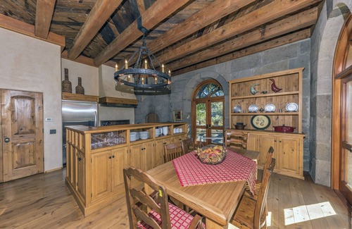Sonoma Casa | Magnificent Estate, Vineyard Views, Pool and Spa - Sonoma Valley Farm Stay