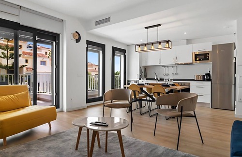 Arroyo de la Miel Apartamento | Magnífico piso con vistas al mar y piscina