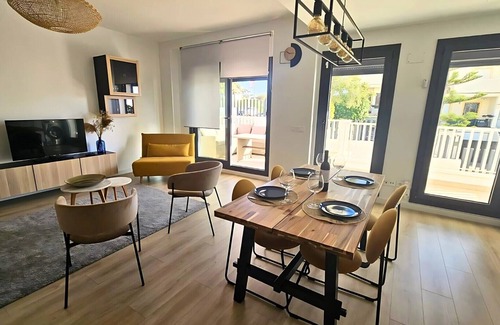 Arroyo de la Miel Apartamento | Magnífico piso con vistas al mar y piscina