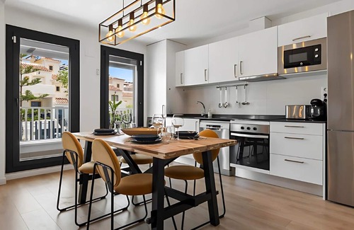 Arroyo de la Miel Apartamento | Magnífico piso con vistas al mar y piscina