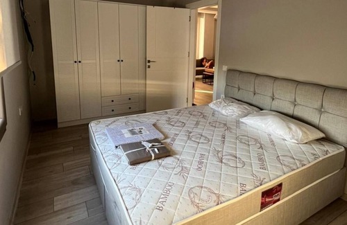 Milas Apartamento | Magnificent Flat with Pool and Balcony