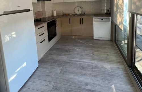 Milas Apartamento | Magnificent Flat with Pool and Balcony