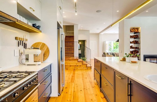 Cape Town City Centre Villa | Magnificent Heritage Home w/Sweeping Views of the city (Oranjezicht Heritage)