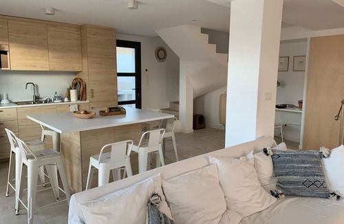 La Capte Casa | Magnífica casa en un pueblo costero con mini piscina en la azotea