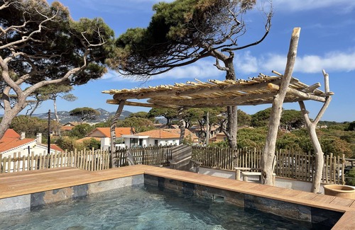 La Capte Casa | Magnífica casa en un pueblo costero con mini piscina en la azotea