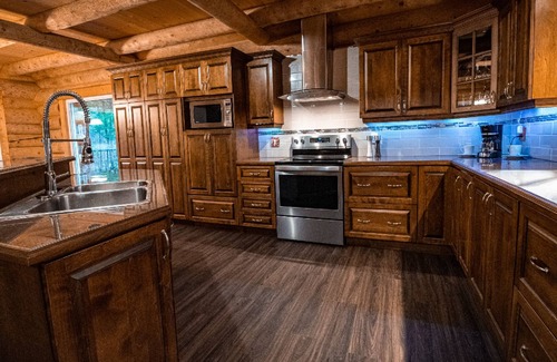 Lac-Sergent Chalet De Esquí | Magnificent log cabin located less than 30 minutes from Quebec.