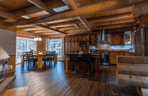Lac-Sergent Chalet De Esquí | Magnificent log cabin located less than 30 minutes from Quebec.