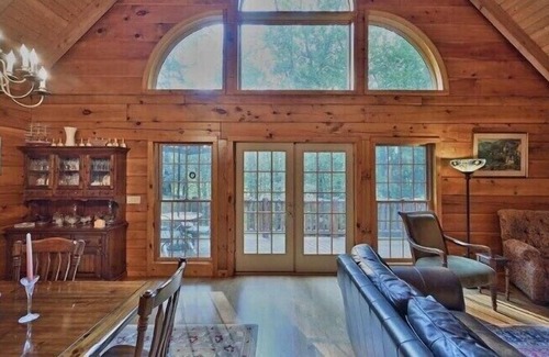 Hamlin Cabina | Magnificent Log Home Retreat in The Hideout!