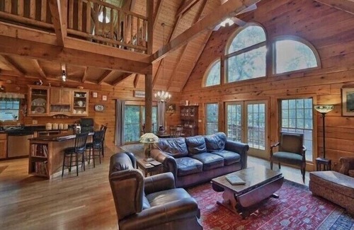 Hamlin Cabina | Magnificent Log Home Retreat in The Hideout!