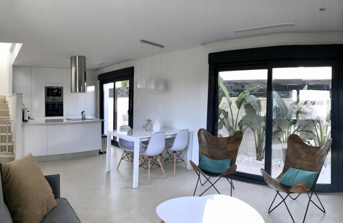 Benijofar Villa | Magnífica villa moderna con jacuzzi privado climatizado con vistas a la montaña