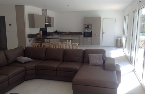Ventabren Casa | Nueva Villa Hermosa 6-8